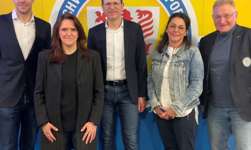 Das neu gewählte Präsidium von Eintracht Braunschweig: Benjamin Kessel (Vizepräsident Fußball), Nicole Kumpis (Präsidentin), Rainer Cech (Vizepräsident Finanzen), Bettina Heinicke (Vizepräsidentin Abteilungen), Uwe Fritsch (1. Vizepräsident)
