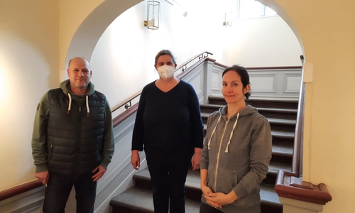 Ingo Geisler, Claudia von der Heyden (Verein "Miteinander Bunt") und Iris Borman (v. li.).