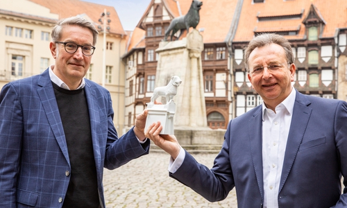 Ingo Lippmann (rechts im Bild), Vorstandsmitglied der Braunschweigischen Landessparkasse, und Gerold Leppa, Geschäftsführer der Braunschweig Zukunft GmbH, loben erneut den mit insgesamt 10.000 Euro dotierten Braunschweiger Gründungspreis aus.