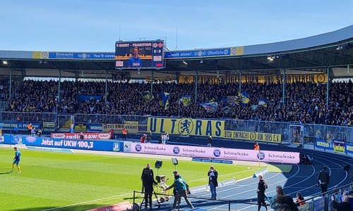 Die Ultras sind zurück in der Südkurve und standen erstmals in Block 7.