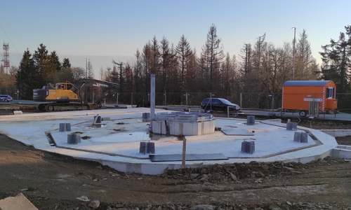 Ein aktuelles Foto von der Baustelle. Der Turm soll Ende September eröffnen.