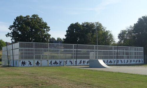 Das Minispielfeld in der Außenansicht nach Ferienspaß-Workshop im Juli 2021.