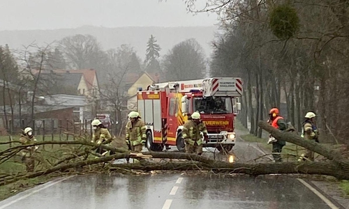 Die Straße musste vollständig für den Verkehr gesperrt werden.