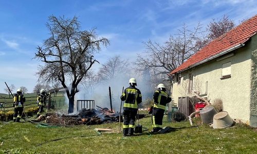Die Gartenlaube brannte komplett nieder.