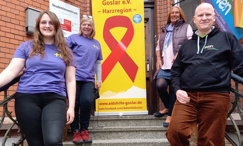 Alexandra Berkhoff und Jutta Pein aus der Aidshilfe Goslar nach getaner Arbeit beim ersten Testtermin im StudentenZentrum StuZ in Clausthal. Mit Heidi Hohmann vom Studentenwerk OstNiedersachsen und René Daniels von SVeN - Sexuelle Vielfalt erregt Niedersachsen“.