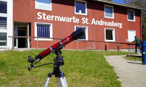 Auf einer Höhe von mehr als 700 Metern werden Veranstaltungen, Vorträge und Workshops angeboten.