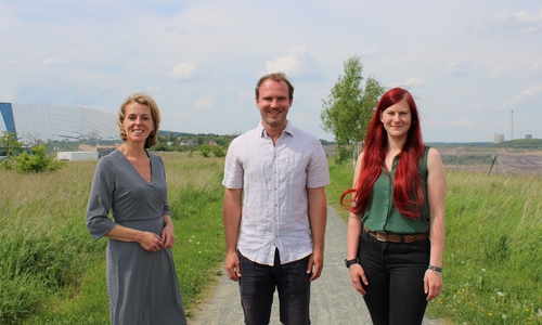 Freuen sich auf ihre künftige Zusammenarbeit: Andrea Keßler (li.) von der Regionalen Energieagentur sowie die Klimaschutzmanager Janine Teelen und André Mollenhauer. 