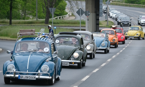 Vor dem Treffen fuhren alle Fahrzeuge als Korso durch Wolfsburg