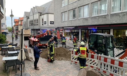 Die Bäckerstraße wurde vorsorglich gesperrt, ein Café geräumt.