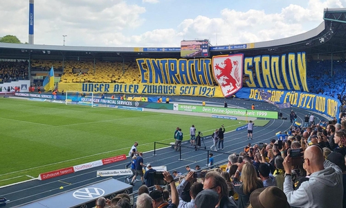 Vor dem Anpfiff gab es in der Südkurve eine beeindruckende Choreo.
