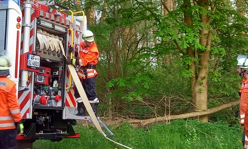 Auslegen der Schläuche aus dem LF 20 KatS