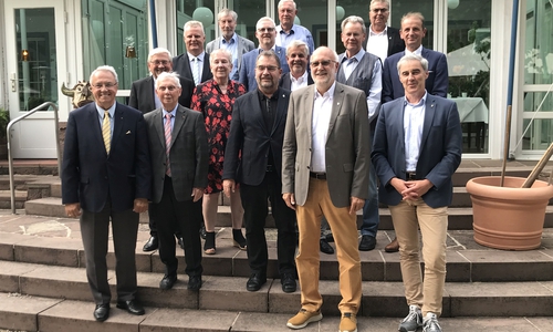 1. Reihe v.l.r Reinhard Manlik, Wolfgang Schneider, Sabah Enversen, Detlef Tanke, Ralf Sygusch  2. Reihe v.l.n.r Hans-Hermann Baas, Gisela Dittmar, Kurt Schrader  3. Reihe v.l.n.r Volker Meier, Falk Hensel, Michael Kramer, Hennig Brandes  4. Reihe v.l.n.r Ralf Abrahms, Manfred Koch, Klaus-Peter Bachmann