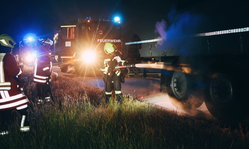 Der Reifen des LKW stand nicht mehr in Flammen, als die Feuerwehr eintraf.