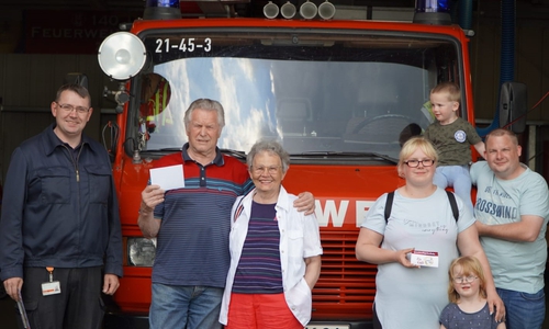 Die Gewinner des Schätzspiels der Freiwilligen Feuerwehr Adersheim.