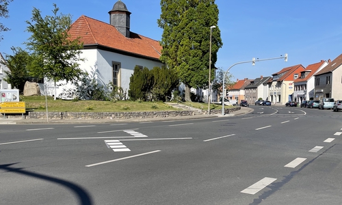 Die Zusatzmarkierung zur Verbesserung der Kreuzungssituation wurde aufgebracht.