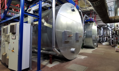 Die zwei neuen Heizkessel sind jeweils vier Meter breit, zehn Meter lang, sechs Meter hoch und besitzen ein Gewicht von 50 Tonnen.