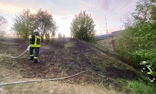 Die Feuerwehr bei der Brandbekämpfung.