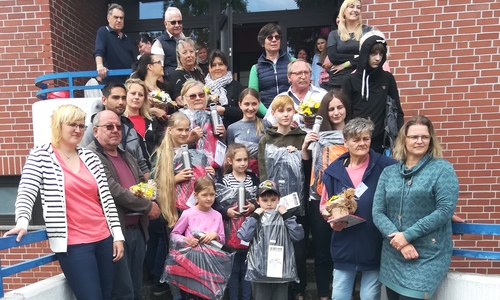 50 Freizeitrucksäcke und 50 Trinkflaschen wurden an die Jugendherberge in Schöningen übergeben.