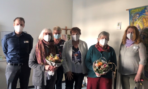 Von links: Matthias Dürkop (Harzkliniken-Geschäftsführer), die bisherige Patientenbeauftragte Rita Burkamp, Christina Weber (Pflegedirektion), Adelheid May (Asklepios Regionalgeschäftsführerin Region Harz), die neue Patientenbeauftragte Brigitte Kalbe, Madeleine Rakel (Beschwerdemanagement)            