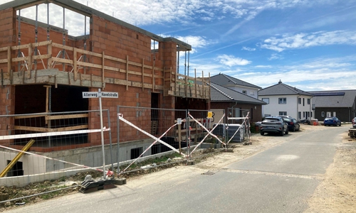 Wegen des Straßenausbaus der Straßen im Baugebiet Ziegelberg werden die Elbestraße, Havelstraße und der Allerweg während der Bautätigkeit teilweise vollgesperrt.