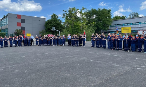 Insgesamt traten acht Gruppen von sechs Jugendfeuerwehren aus der Stadt Wolfenbüttel zum jährlichen Wettbewerb an.