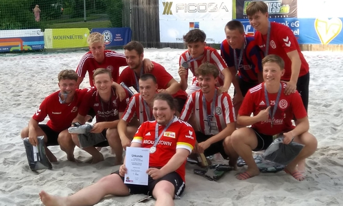 Die Dicken gewannen die Stadtmeisterschaft im Strandfußball.