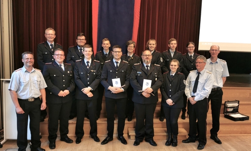 Zahlreiche Mitglieder wurden bei der Jahresversammlung der Freiwilligen Feuerwehr Meinersen befördert.