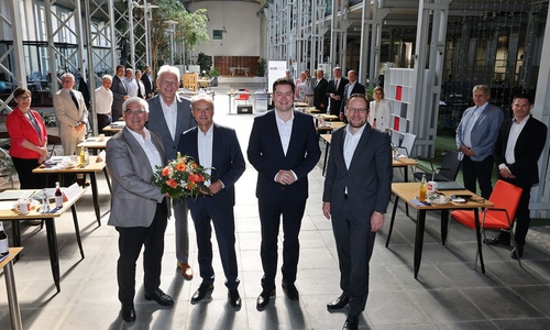 Verabschiedung von Ulrich Markurth (von links): Wendelin Göbel, Manfred Günterberg, Ulrich Markurth, Dr. Thorsten Kornblum und Thomas Krause sowie die weiteren Mitglieder des Aufsichtsrats dankten Markurth für seine Verdienste um die Region Braunschweig-Wolfsburg.