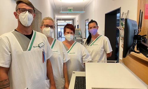 Der stellvertretende NFR-Stationsleiter Thomas Achtelik mit den Auszubildenden des Projekts, Jana Renneberg, Sandra Grundmann, Nina Böckelmann.