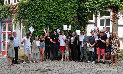 Absolventen des Zweiten Bildungsweges erhielten ihre Zeugnisse.