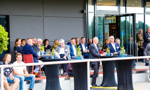 Aufmerksam verfolgten die Gäste die Ansprache von Bürgermeister Ivica Lukanic und die anschließende Auktion.