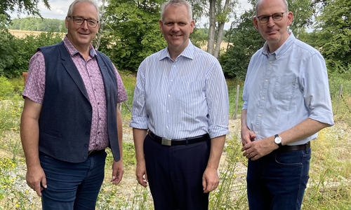 Frank Oesterhelweg, Björn Thümler und Christoph Plett - aufgenommen beim Besuch des Jurameers in Schandelah (v. li.).