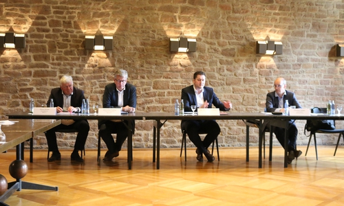 Klaus Winter (BS-Netz), Jens-Uwe Freitag (BS Energy), Braunschweigs Oberbürgermeister Dr. Thorsten Kornblum und Erster Stadtrat Christian Geiger informierten bei einer Pressekonferenz im Alten Rathaus über den Krisenstab zur Gasnotlage.