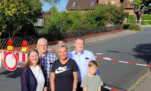 Von links: Yvonne Rokohl-Großmann, Hartmut Scholz, Edyta Buchberger, Ortsbürgermeister Holger Hahn, Karl-Henry Hahn.