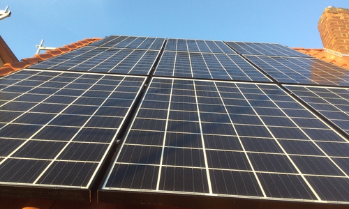 In einem Vortrag gibt es viele Informationen rund um das Thema „Solarstrom vom eigenen Dach“.