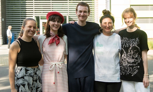 Freuen sich über die Auszeichnung ihrer Arbeiten: Alina Henne, Celine Berisha, Laurids Raue, Helena Georgiadis und Maria Künne (v. li.).