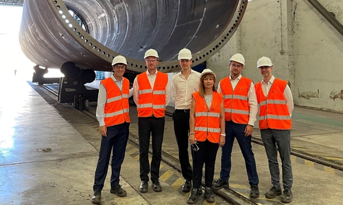 Die Partner von GRI und Ilsenburger Grobblech: Pedro Velasco Allende, Chief Supply Chain Officer GRI, Oliver Laubner, Sales Director Ilsenburger Grobblech, Antonio Barbosa Maldonado, CEO GRI, Elena Loureda, Sales Manager, Salzgitter Spain, Thorsten Gintaut, Director Sales, Ilsenburger Grobblech, Klaus Neutard, Managing Director, Salzgitter Spain (v. li.).