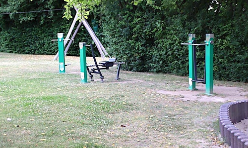 Die neuen Fitnessgeräte auf dem Mehrgenerationenplatz in der Schulstraße in Destedt werden am 28. August eingeweiht.