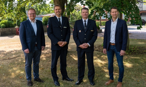 Henning Evers (Samtgemeindebürgermeister Hankensbüttel), Polizeidirektor Oliver Meyer (Leiter der Polizeiinspektion Gifhorn), Polizeihauptkommissar Mike Hennicke (Leiter des Polizeikommissariats Wittingen) und Andreas Ritter (Bürgermeister der Stadt Wittingen) (v. li.).
