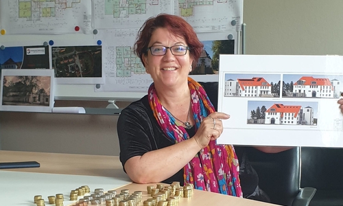 Zähltag beim Hospizverein. Viele Münzen von 1 Cent bis 2 Euro müssen sortiert und gezählt werden. Spenderin Anja Krause legt großen Wert darauf, dass alles zusammen genau 1.000 Euro ergibt. 