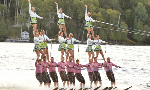 Die offizielle Nationalmannschaft des Deutschen Wasserski- und Wakeboardverbandes in der Disziplin "Wasserski-Show" ist zu Gast.