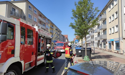Am Nachmittag rückte die Feuerwehr zu einem Brand in der Langen Straße aus. 