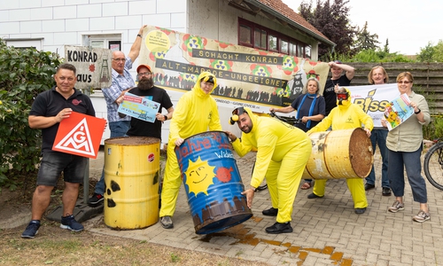 Von links nach rechts Carsten Kawka (AG Schacht KONRAD e.V./ IG Metall), Ralf Phillipp (AG Schacht KONRAD e.V./ IG Metall Senioren), Christian Hientzsch (IG Metall), Steffi Schlensog (AG Schacht KONRAD e.V.), Martin Gezer (IG Metall Jugend), Ursula Schönberger (AG Schacht KONRAD e.V.), Thomas Kanzer (Bandmitglied Mind Erosion), Ludwig Wasmus (AG Schacht KONRAD e.V.), Silke Westphal (AG Schacht KONRAD e.V. ), Brigitte Runge (IG Metall).