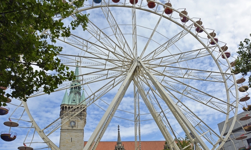 Hoch hinaus geht es beim stadtsommervergnügen vom 19. August bis zum 14. September unter anderem auf dem Riesenrad in der Braunschweiger Innenstadt. 