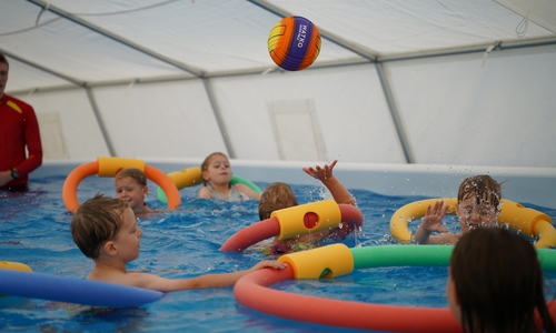 In der Kindertagesstätte Denstorf steht ein Pool der DLRG.