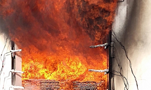 Brandversuch einer Holzkonstruktion in Garching bei einem Verbund-Forschungsvorhaben mit der TU München, der Hochschule Magdeburg-Stendal und dem Institut für Brand- und Katastrophenschutz.