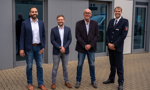 v.l.n.r.: Franz Mahncke, Leiter Zentraler Kriminaldienst der Polizeiinspektion Gifhorn Christoph Hänsel, Leiter Fachkommissariat 2 und neuer stellv. Leiter Zentraler Kriminaldienst Uwe Ramme Oliver Meyer, Leiter Polizeiinspektion Gifhorn.