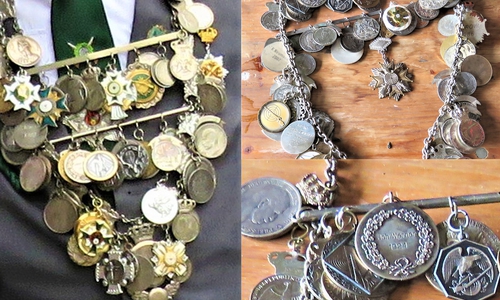 Diese Schützenketten mit Münzen beginnend ab den 20er Jahren wurden gestohlen.