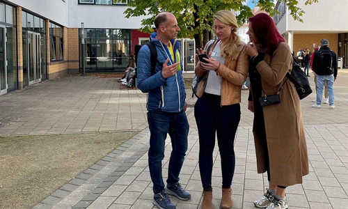 Studierende des neuen Masterstudiengangs „Berufspädagogik im Gesundheitswesen“ konnten zum Semesterstart den Campus Wolfsburg der Ostfalia Hochschule per Smartphone mit einer digitalen Rallye erkunden.