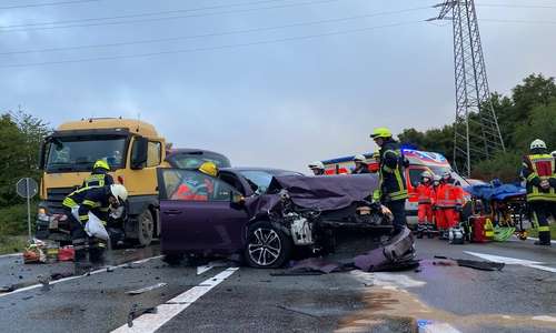 Auf der L518 kam es zu einem schweren Verkehrsunfall.